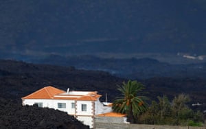 A house in the neighborhood of La Laguna is surrounded by lava, as seen from Tajuya