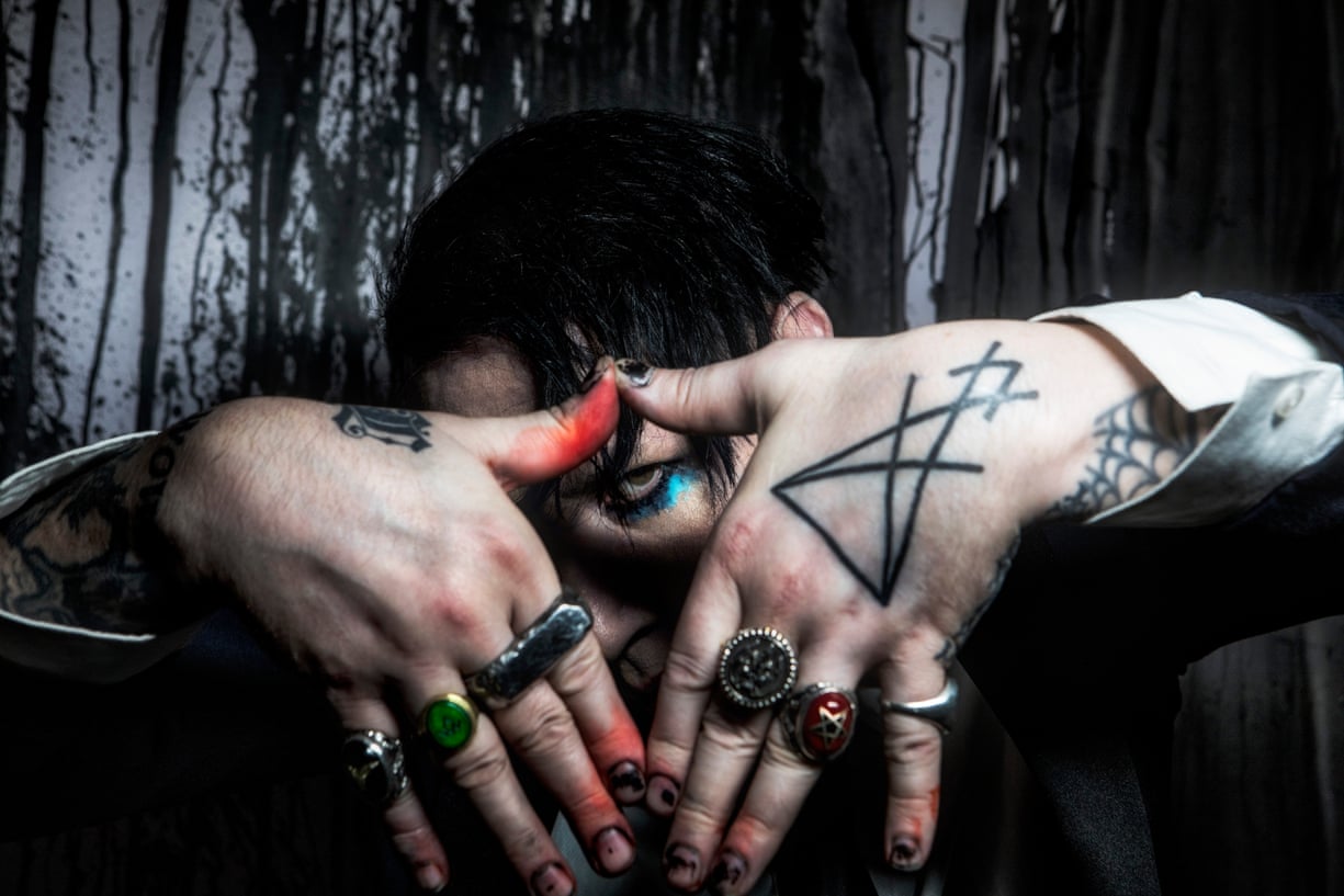 Marilyn Manson >> álbum "Heaven Updise Down" 6720