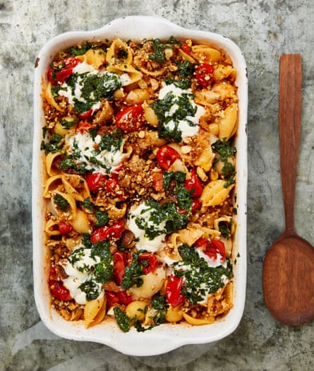 Confit tomato pasta with dukkah pangrattato