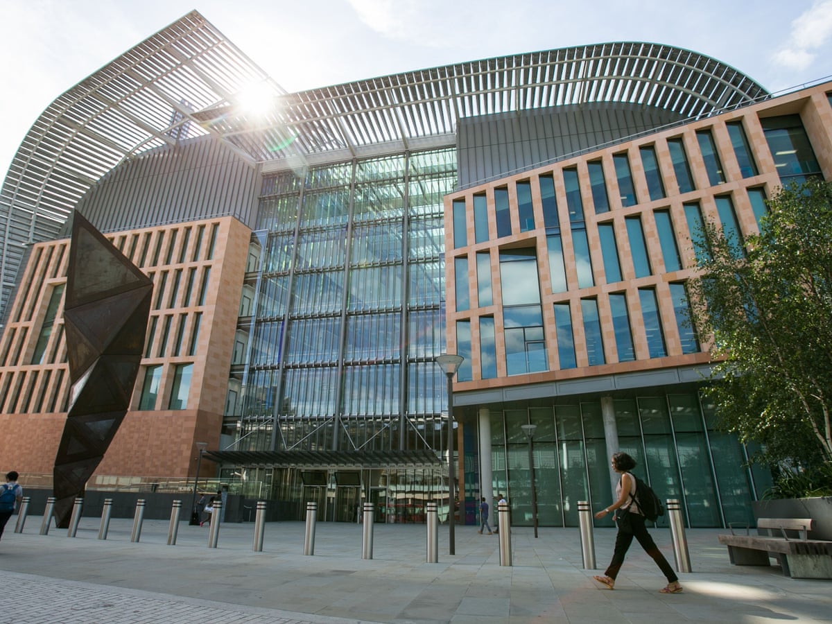 Francis Crick Institute's £700m building 'too noisy to concentrate' |  Science | The Guardian