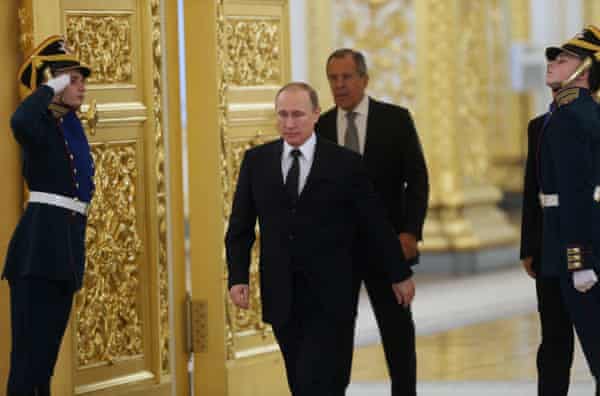 Walk Like The Kgb Get Vladimir Putin S Gunslinger Gait World