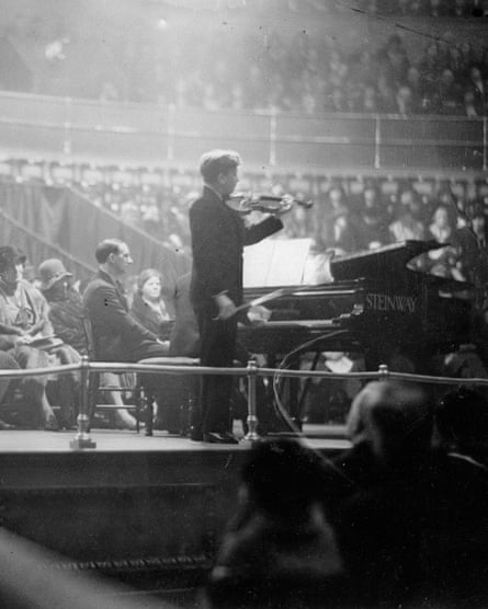 Yehudin Menuhin at a concert at Albert Hall/London. Photograph. November 29th 1931.