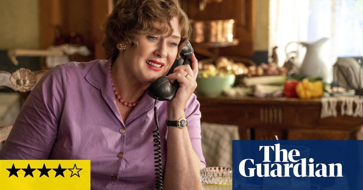 Тази великолепна снизходителна драма за телевизионния готвач Джулия Чайлд се