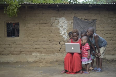 Filmmaker Aminah Rwimo shows children in Kakuma refugee camp how video editing is done