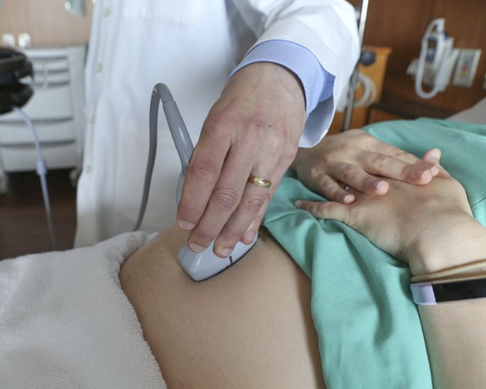 Blood test can find thousands of genetic conditions in pregnancy, say scientists