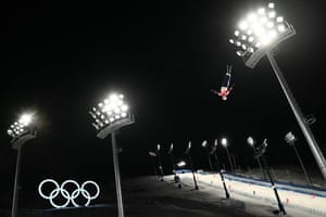 스키어가 하늘을 날다