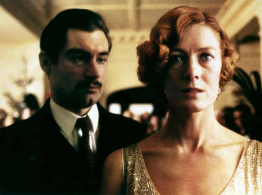 Timothy Dalton and Vanessa Redgrave as Archibald and Agatha Christie in the 1979 film Agatha.