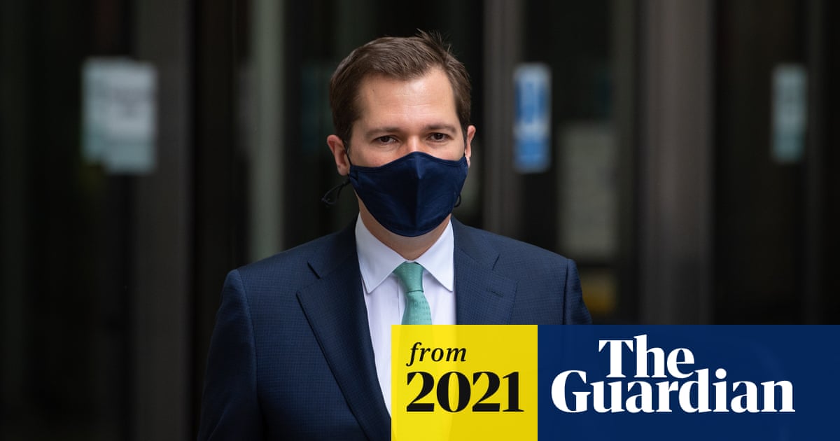 Wearing Covid face masks in En...