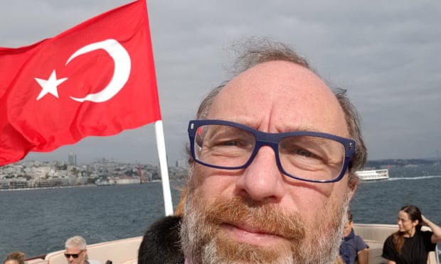 Jimmy Wales with the Turkish flag
