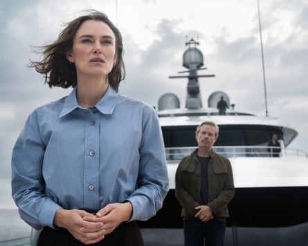 Keira Knightley and Guy Pearce in The Woman in Cabin 10.
