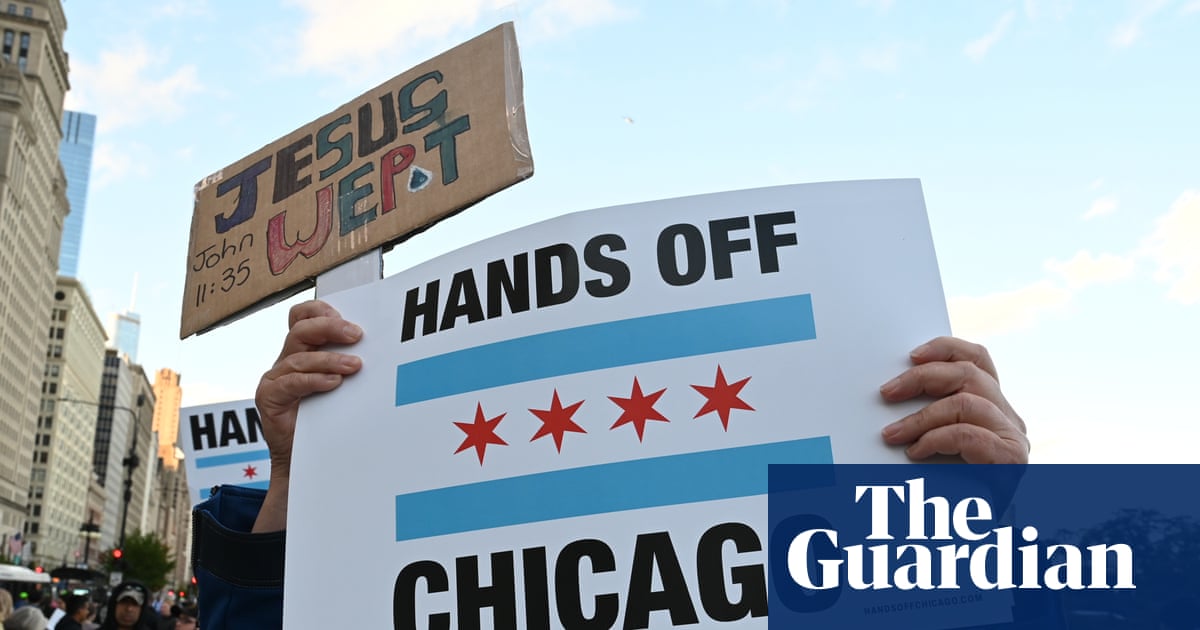 US supreme court blocks Trump bid to deploy national guard to Chicago