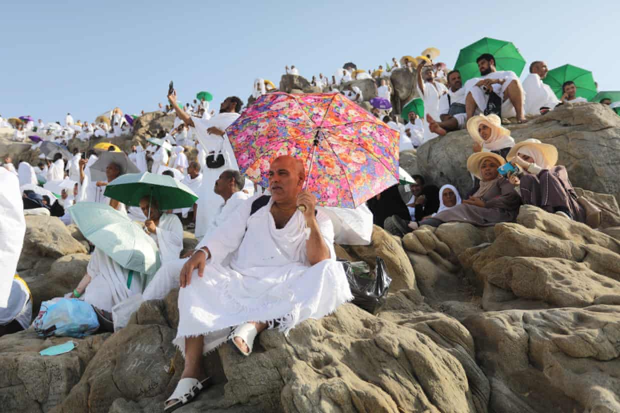Thousands suffer heat stress on hajj pilgrimage as temperatures reach 48˚C Thousands suffer heat stress on hajj pilgrimage as temperatures reach 48˚C