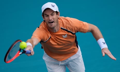 Andy Murray plays a shot against Matteo Berrettini at the Miami Open