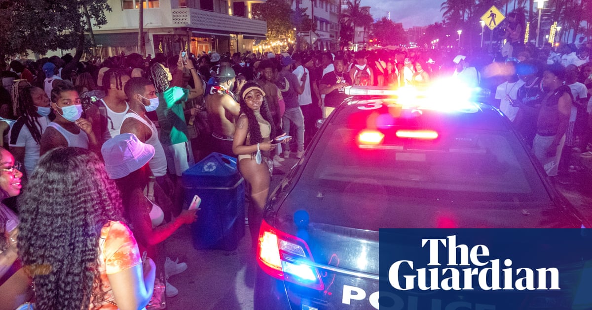 Police crack down on Miami partygoers defying spring-break Covid curfew – video