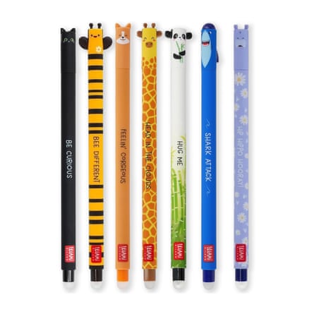 LEGAMI – Set of 7 Erasable Gel Pens. Each pen has its own animal print design with an animal shaped head at the end. Featured here are a cat, bee, dog, giraffe, panda, shark and llama.