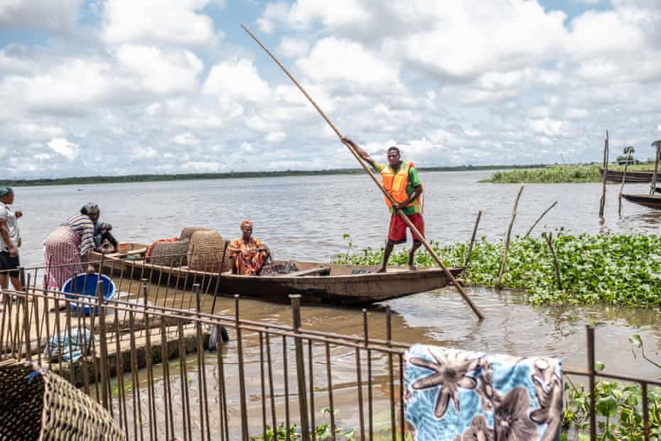 The Nigerian fish market where gods and commerce meet 4 Most men are fishers, so the women have the role of selling their catch