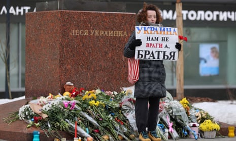 A woman holds a placard reading ‘Ukraine is not our enemy, they are our brothers’ in front of a monument to Ukrainian poet Lesya&nbsp;Ukrainka in Moscow.