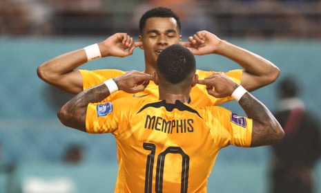 Memphis Depay celebrates