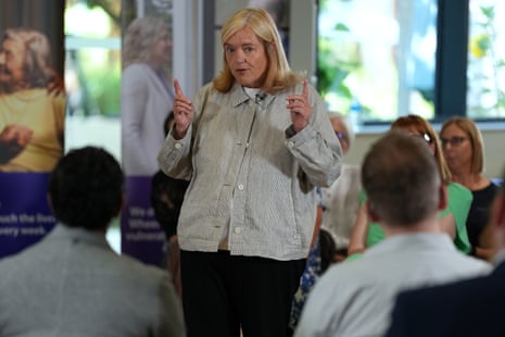 Louise Casey, η οποία ηγείται της ανασκόπησης για την κοινωνική φροντίδα ενηλίκων.