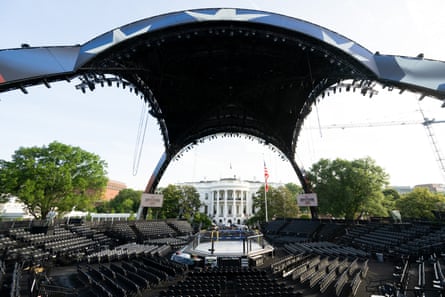A canopied fighting arena, pinch nan White House successful nan distance.
