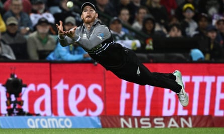 T20 World Cup’s early drama has made fans an offer that’s hard to refuse | T20 World Cup 2022 2 New Zealand’s Glenn Phillips dives to catch Australia’s Marcus Stoinis.