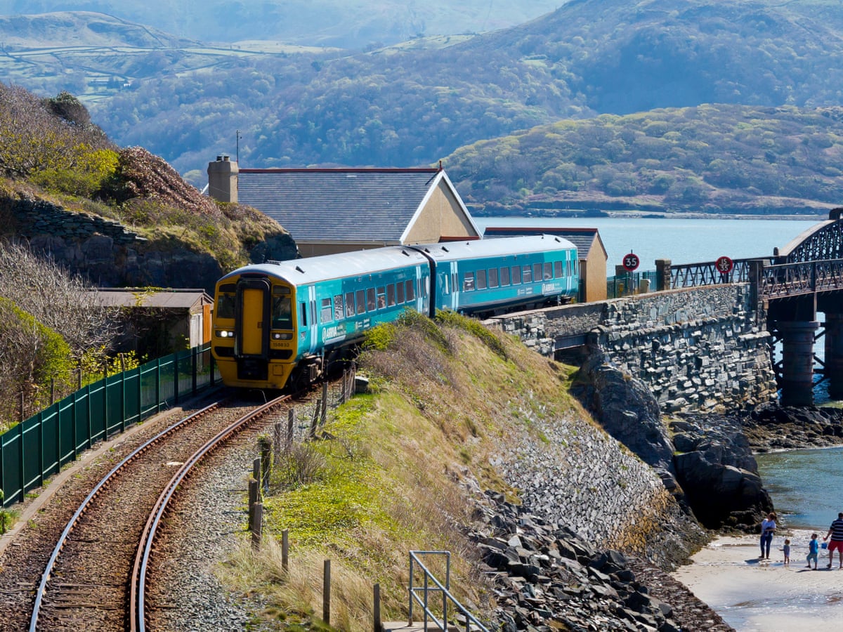 10 Classic Uk Trips By Public Transport United Kingdom Holidays