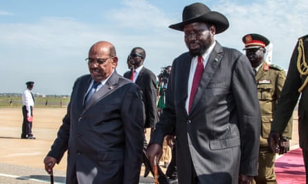 Sudanese president Omar al-Bashir walks alongside South Sudanese counterpart Salva Kiir at Juba international airport