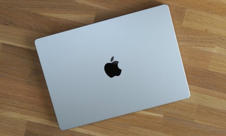 The lid of the 14in MacBook Pro in silver aluminium