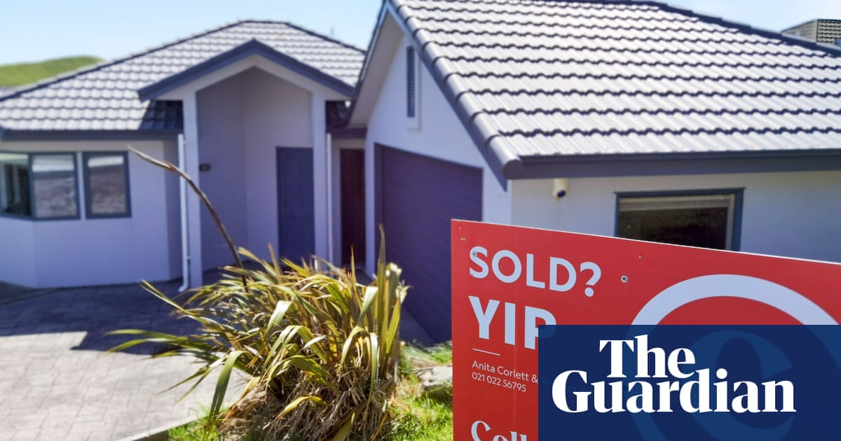 New Zealand house prices see fastest drop since GFC, but first homebuyers still shut out of market