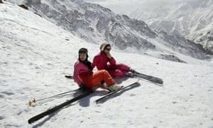 Dress code appears more relaxed on Iran’s ski slopes