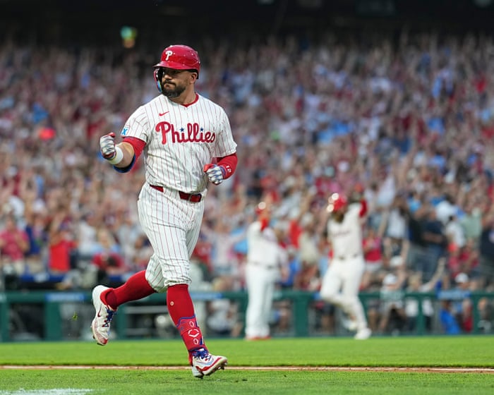 Phillies near $150m deal for Schwarber while Dodgers reel in top closer Díaz