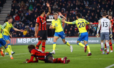 Sam Surridge strikes late to rescue point for Nottingham Forest at Bournemouth