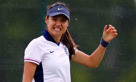 Emma Raducanu wears an England football shirt during a training session on Saturday.