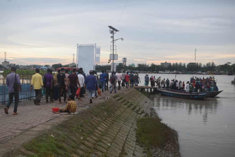 Workers in Mongla queue to make the return journey home across the water by boat.