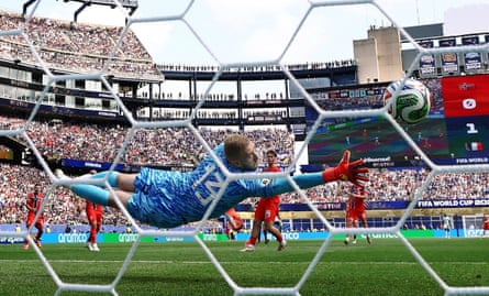 Ousmane Dembélé fires his 2nd extremity past Egil Selvik