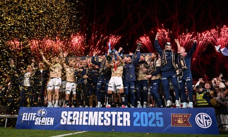 Viking celebrate after the Eliteserien match against Vålerenga.