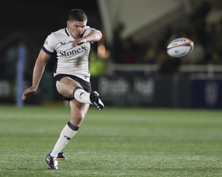 Owen Farrell a penalty during the Prem Rugby game between Newcastle Red Bulls and Saracens
