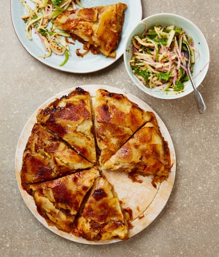 La torta di patate, mele e groviera di Yotam Ottolenghi.