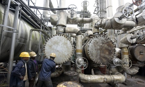 Workers at Nigeria’s first refinery, built in 1965 in Port Harcourt, Rivers State, in September 2015