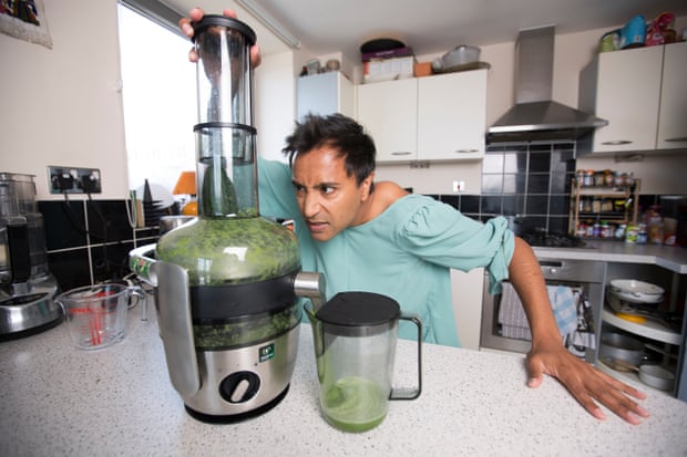 på trods af grænseflade Vise dig Kitchen gadgets review: Philips self-cleaning juicer – like emptying a  lawnmower's grass bag | Food | The Guardian