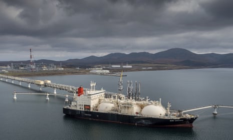 The tanker Sun Arrows loads its cargo of liquefied natural gas from the Sakhalin-2 project in the port of Prigorodnoye, Russia, in October 2021. Japan’s industry minister said in November 2022 that a Japanese consortium had decided to retain its stake in the new Russian operator of the Sakhalin-1 oil and gas project.