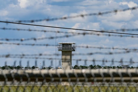 A watchtower at the Polunsky Unit prison in Livingston stands beyond barbed wire fencing