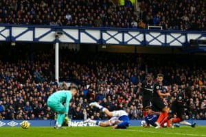 Kepa gets nutmegged.