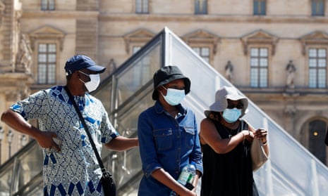 Face masks are now compulsory in more than 100 Paris streets and tourist areas