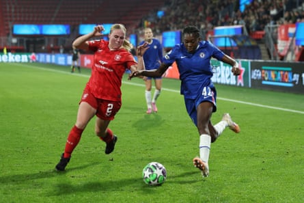 Chloe Sarwie of Chelsea attempts to go past Imre van der Vegt of Twente.