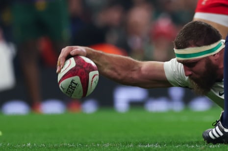 Gerhard Steenekamp of South Africa reaches out to score his team’s first try.