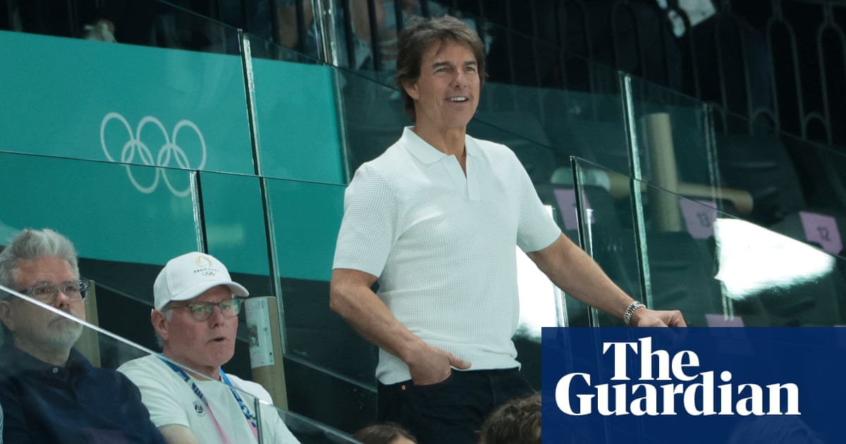 Tom Cruise saute à l’élastique depuis le Stade de France lors de la cérémonie de clôture des JO Tom Croisière Tom Cruise saute à l’élastique depuis le Stade de France lors de la cérémonie de clôture des JO Tom Croisière