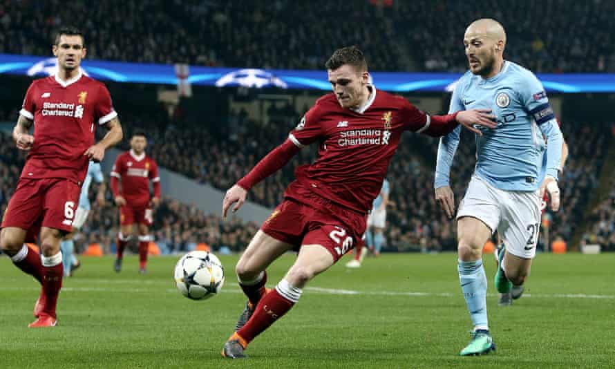 Liverpools Andy Robertson kommer under press fra Manchester Citys David Silva under Champions League-kvartfinalen i 2018