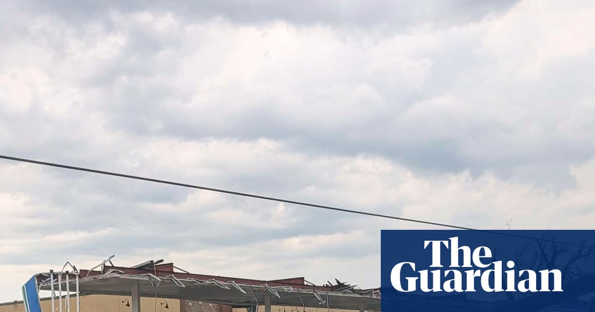 Wisconsin tornado causes extensive damage and cuts power to thousands