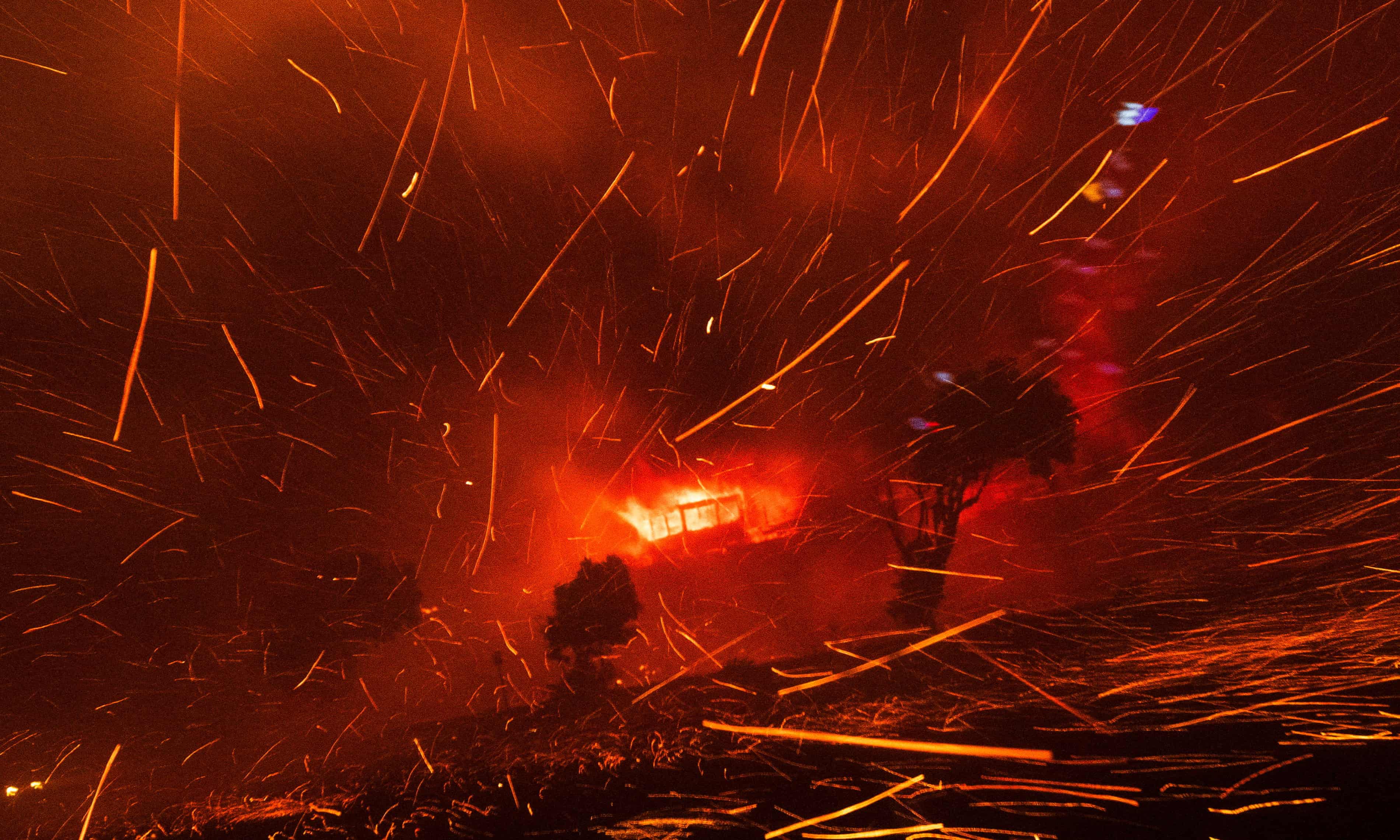 Palisades blaze doubles in size to nearly 3,000 acres as second fire breaks out (theguardian.com)